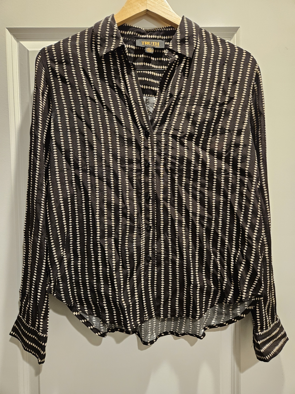 TRUTH Women's Black & Tan Patterned Button-Up Blouse